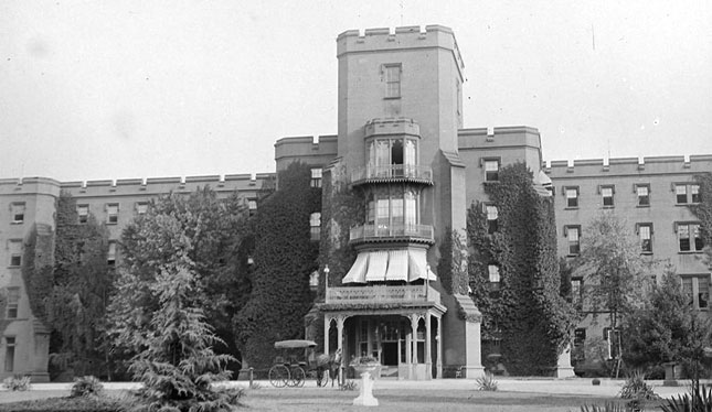 The façade of the completed Center Building shown here circa 1900. (National Archives)